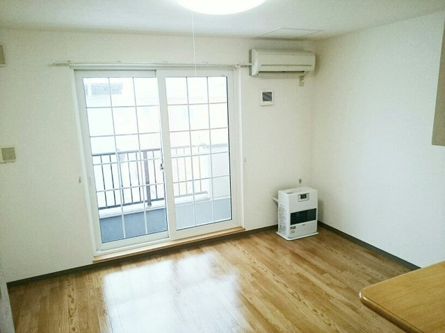 アレッサの居間・リビング|ゆったりとした居間です