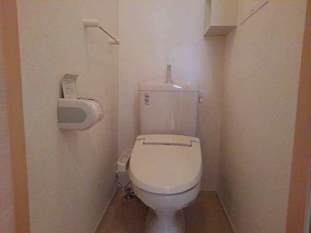 コンパクトで使いやすいトイレです