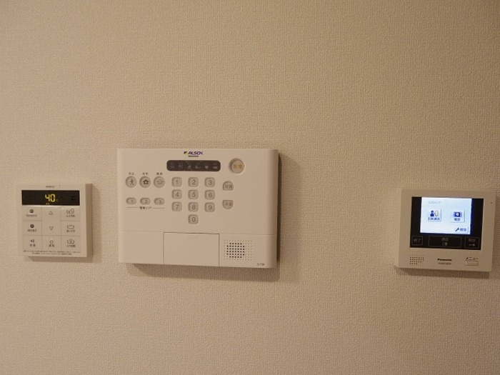 ゼピュロスみどりの E棟のセキュリティ|追焚給湯器・ALSOKホームセキュリティ標準搭載・TVインターホン
