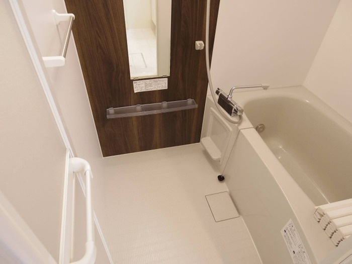 ゼピュロスみどりの E棟の浴室|ユニットバス（追焚給湯器・暖房機能付き浴室乾燥機付き）