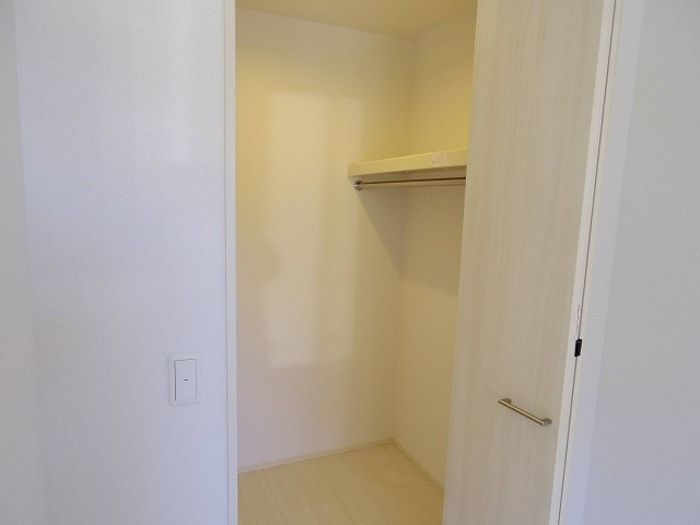 ゼピュロスみどりの E棟の収納|ウォークインクローゼット仕様