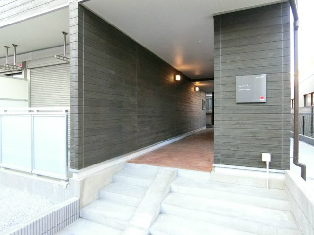 清潔なエントランスです