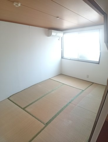 柔らかい畳が心地よい和室