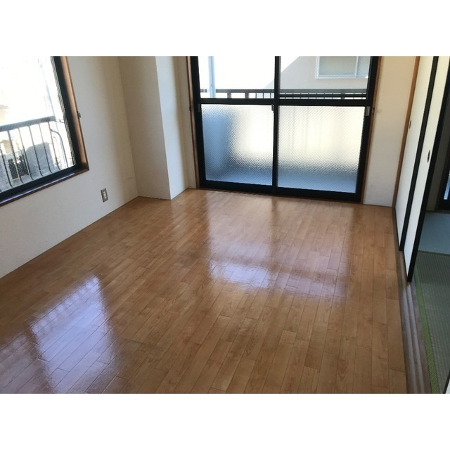 ゆったり過ごせる居間です