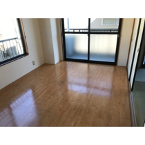 ゆったり過ごせる居間です