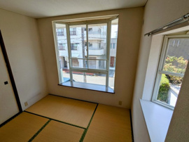 窓も大きく日当たり良好です