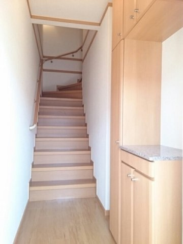 収納もある玄関です