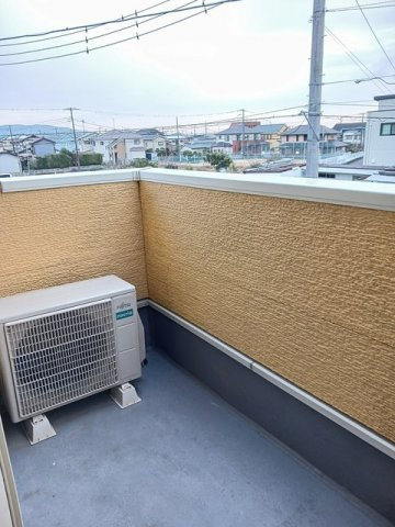 落ち着いた時間を過ごせるバルコニーです