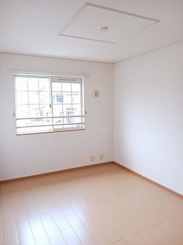 明るい色調の室内です