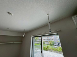 明るい色調の室内です