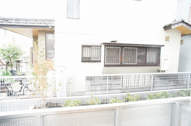 開放的で明るい空間を演出してくれるバルコニーです