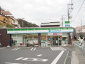 ファミリーマート逗子山の根店 671m