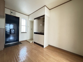 明るい色調の室内です