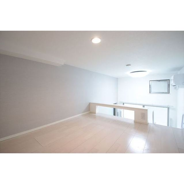 明るい色調の室内です