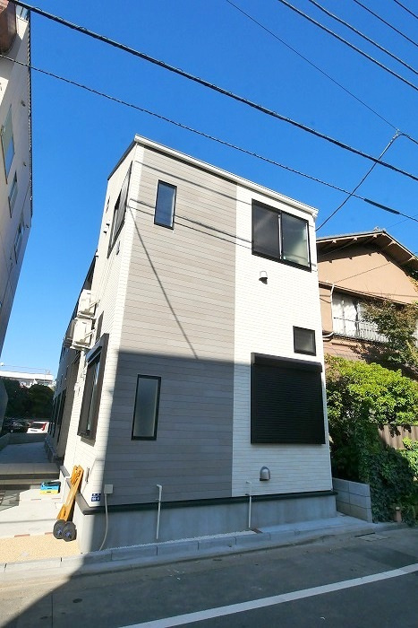 落ち着いた雰囲気の外観です