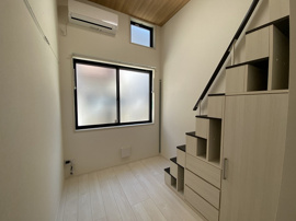 明るい色調の室内です