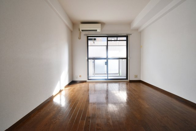 児山マンションの居間・リビング