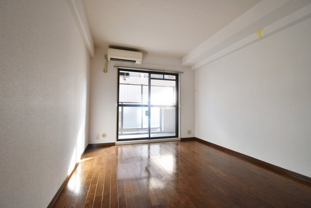 児山マンションの居間・リビング