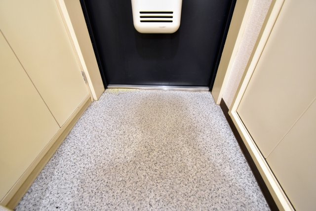 児山マンションの玄関