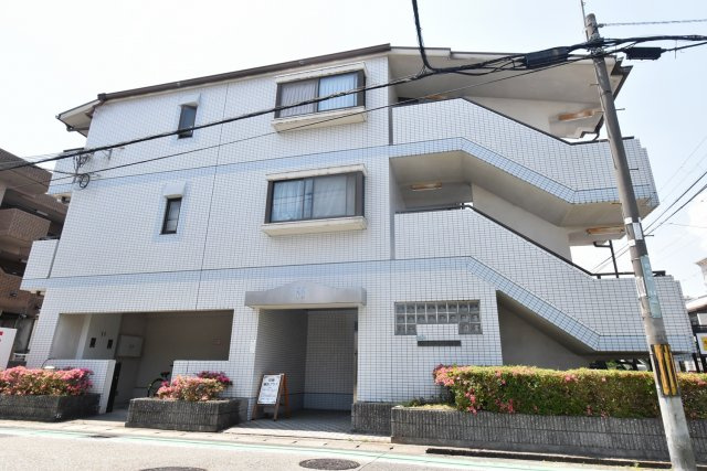 児山マンションの外観