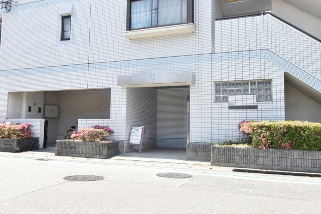 児山マンションのエントランス