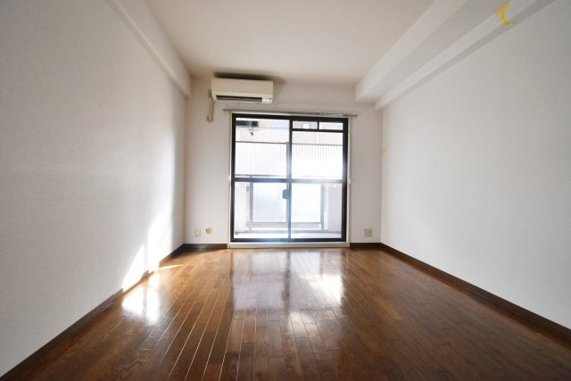 児山マンションの居間・リビング