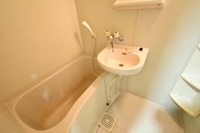 児山マンションの浴室