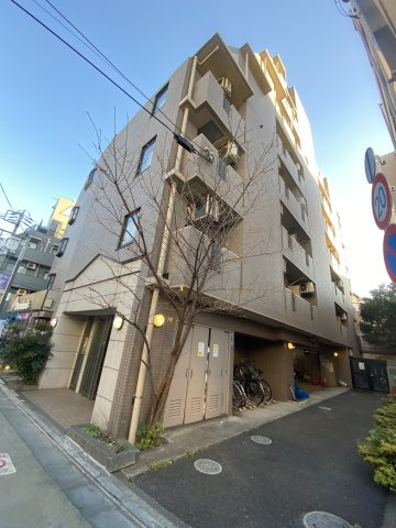 落ち着いた雰囲気の外観です