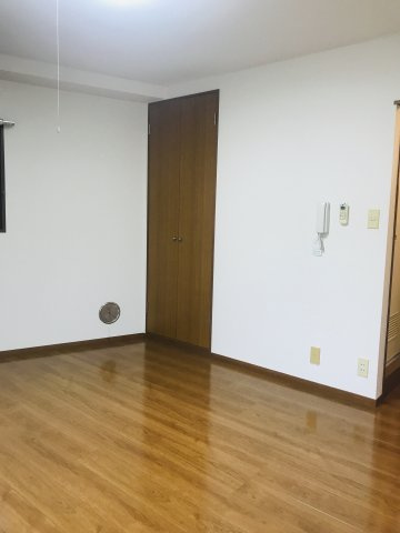 明るい色調の室内です