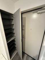 明るい玄関です