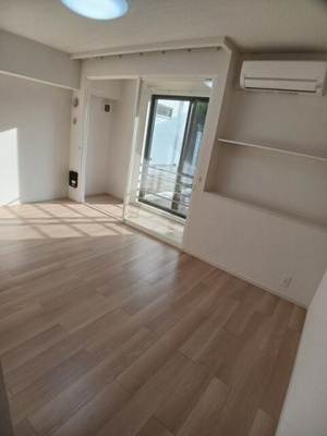 【居間・リビング】 | プレシャスコートⅡ | ゆったりとしたリビングです