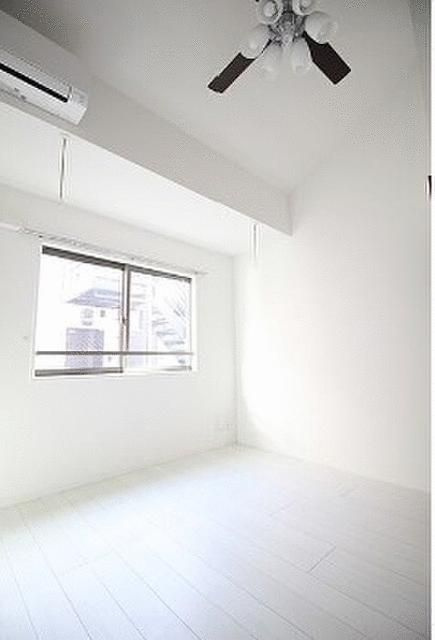 ラルーチェ平井の居間・リビング