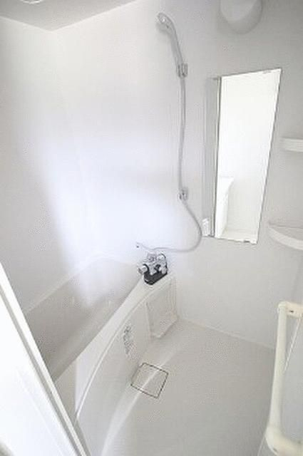 ラルーチェ平井の浴室