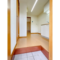 収納もある玄関です