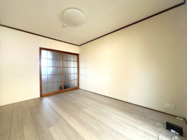 明るい色調の室内です