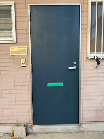 収納もある玄関です