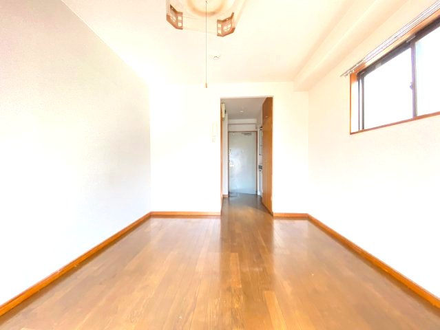 使い勝手のいい洋室です