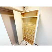 明るい色調の室内です