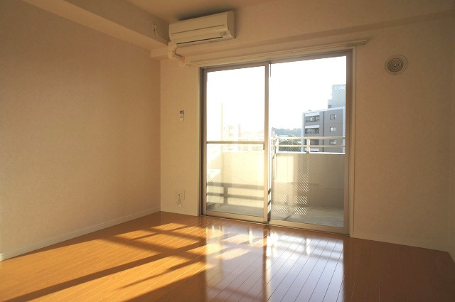 エンクレスト薬院Ⅲの居間・リビング|使いやすい居間です