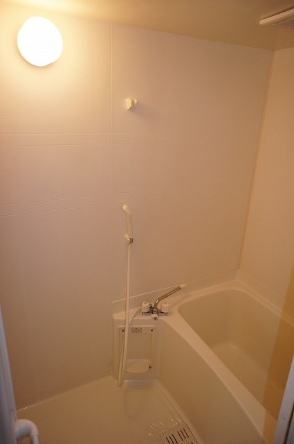 エンクレスト大手門Ⅱの浴室|落ち着いた空間のお風呂です