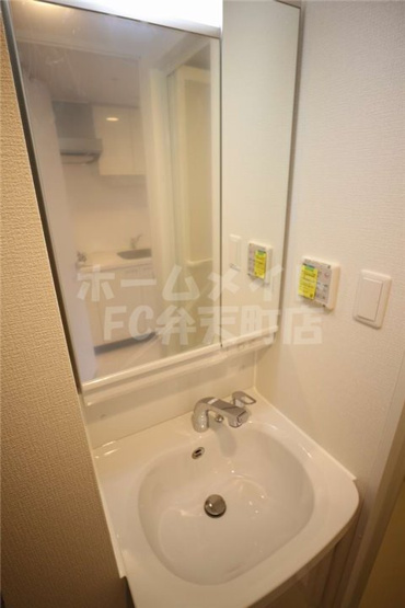 【洗面所】 | エスプレイス大阪ガルフレジデンス | ゆったりとスペースのある洗面所