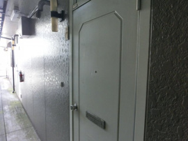 毎日通る玄関はこちらです