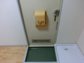 毎日通る玄関はこちらです