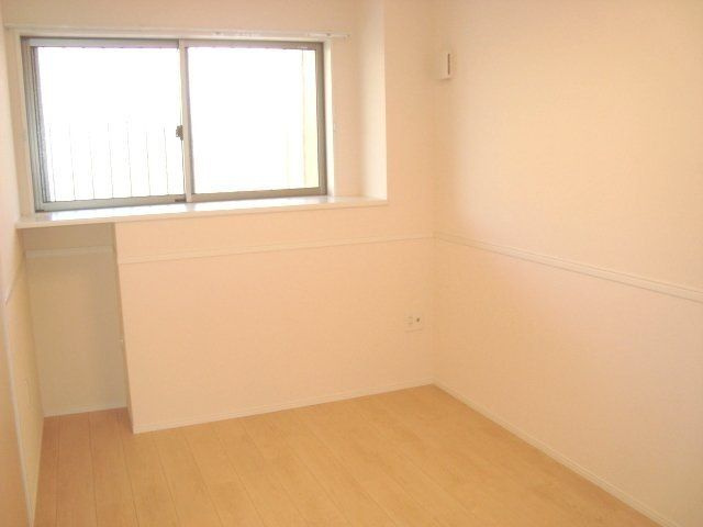 グリーンフィールドの洋室