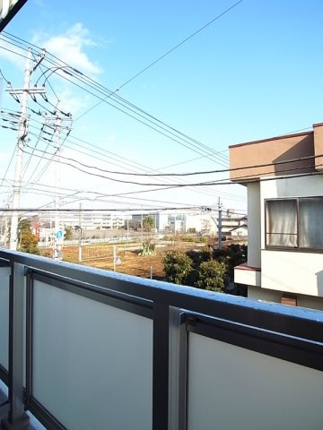 暖かな日差しのふりそそぐバルコニー