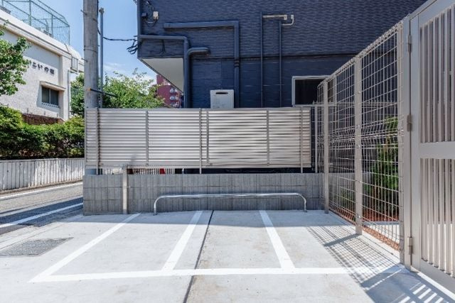 ドゥーエ梅屋敷の駐車場