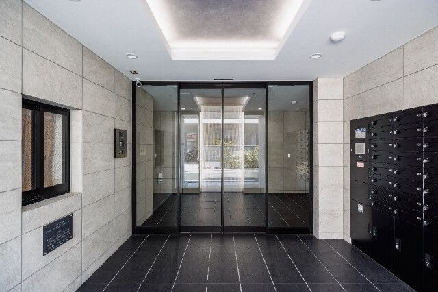 ドゥーエ梅屋敷のエントランス