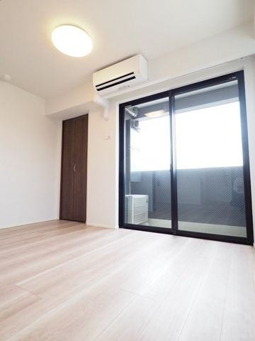 ドゥーエ梅屋敷の洋室