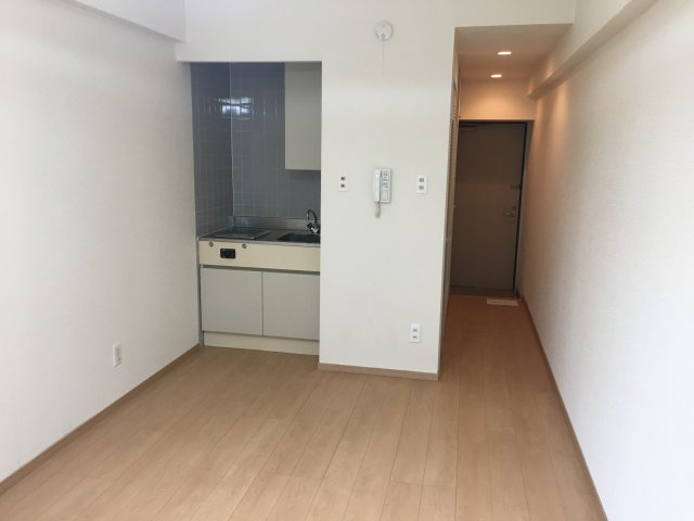 コンパクトで使いやすい洋室です