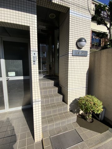 毎日通るエントランスはこのようになっています